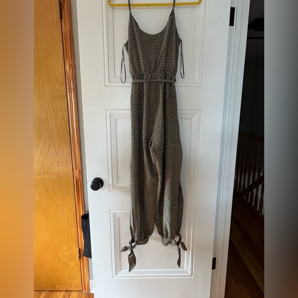 Jumpsuit with split leg and tie ankle - Picture 4 of 4